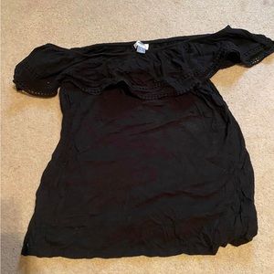 Off the shoulder tee